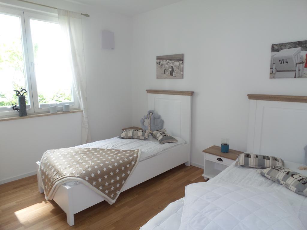 Strandnahe Fewos Mit Terrasse Oder Dachterrasse, Strandhaus Seeblick, بينز الغرفة الصورة